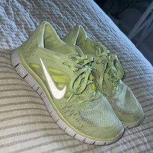 Nike Free Runs - Size 7